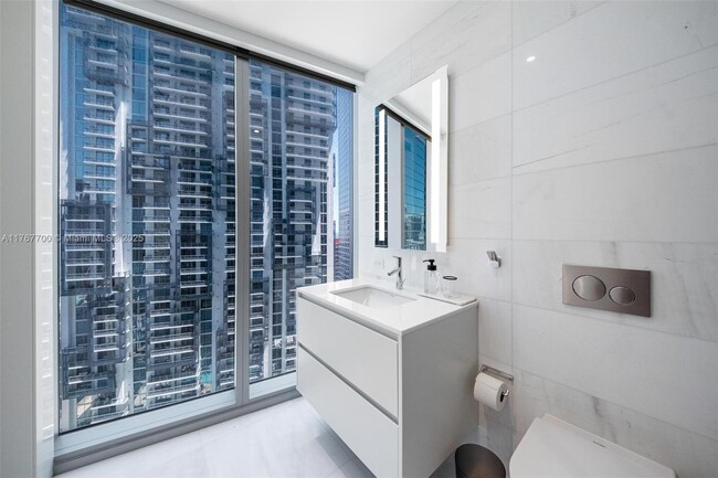 Building Photo - 300 Biscayne Blvd Way
