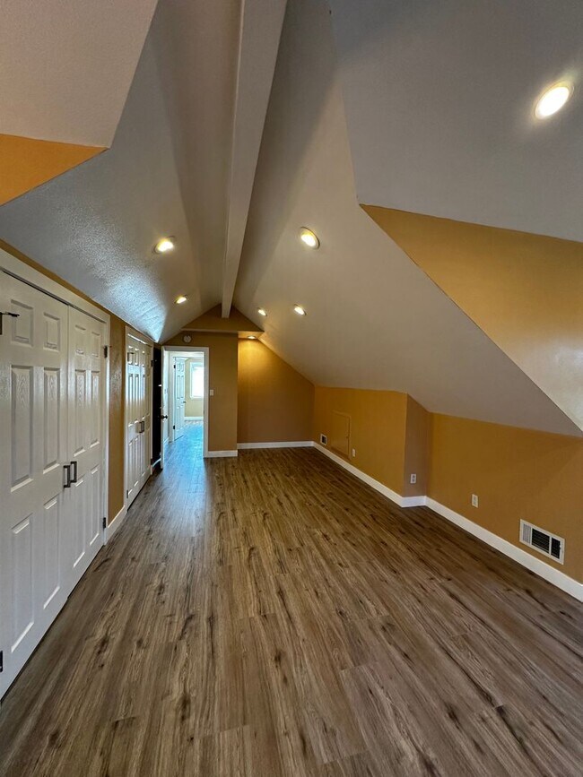 Building Photo - 6061 Navajo Rd