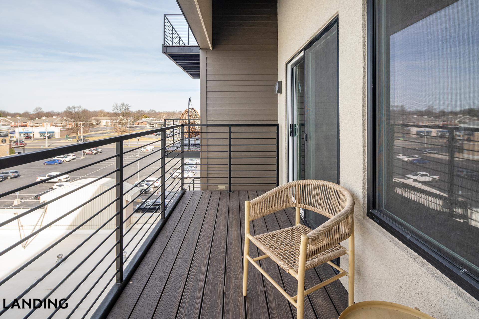 Building Photo - 1364 E Battlefield Rd