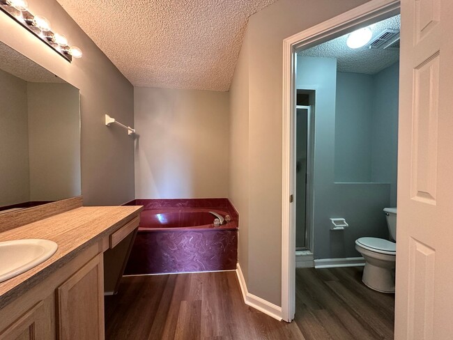 Building Photo - Three Bedroom in Greenfield Lakes