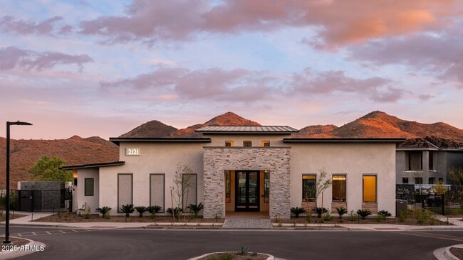 Building Photo - 2121 W Sonoran Desert Dr
