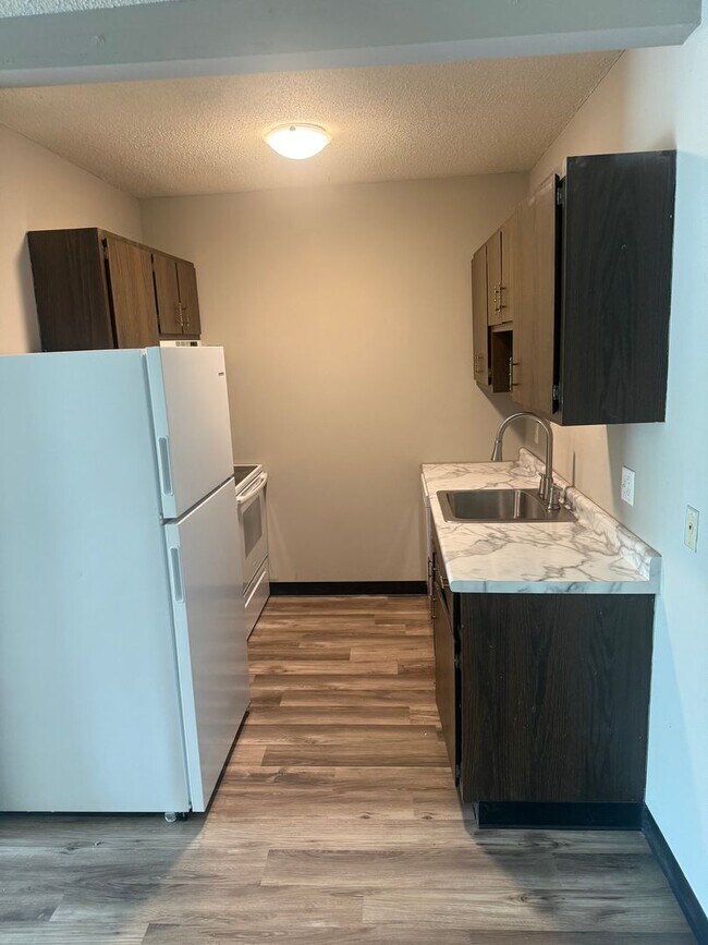 Building Photo - Comfortable 2BR Apartment in SW CoMo