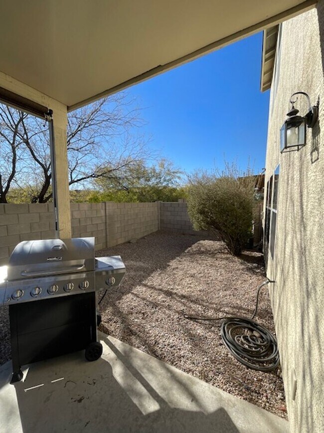 Building Photo - AVAILABLE NOW!  Beautiful 3BD/3BA North West HOME Resort-Style Living Across from Omni Tucson Nat...