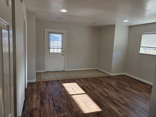 Building Photo - Meadow Court