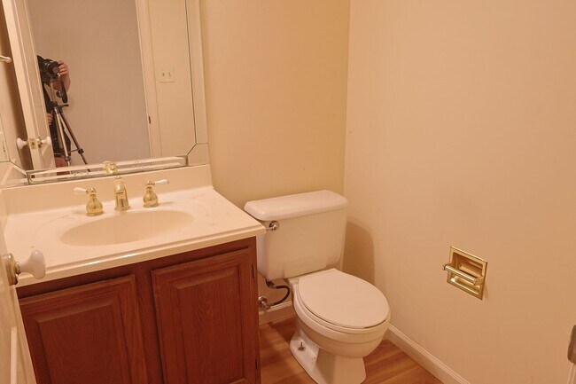 Building Photo - 600 Arbor Gln Ct
