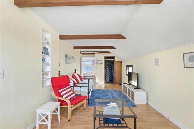 Building Photo - 15 Cedar Ave