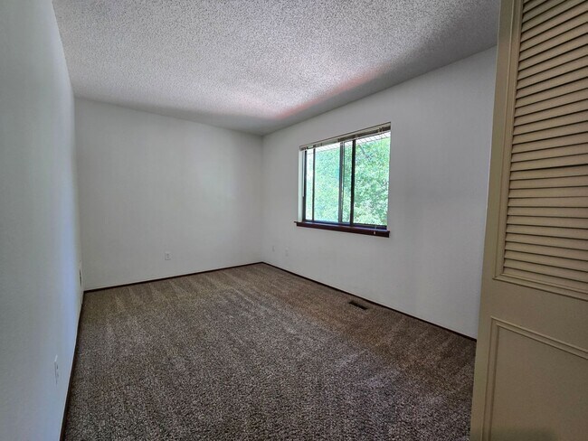 Building Photo - 1513 Seneca Cir