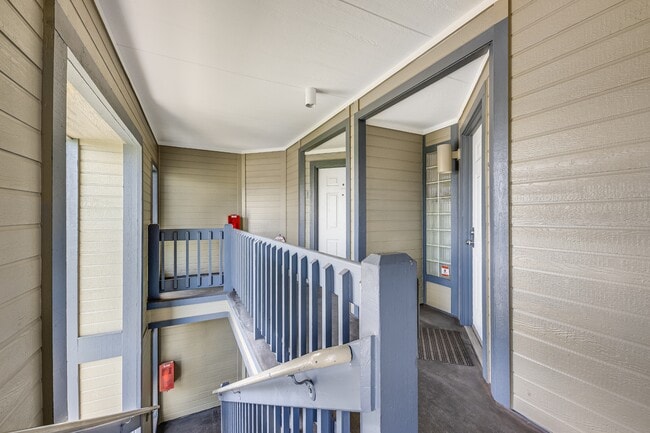 Building Photo - 91-284-284 Hanapouli Cir