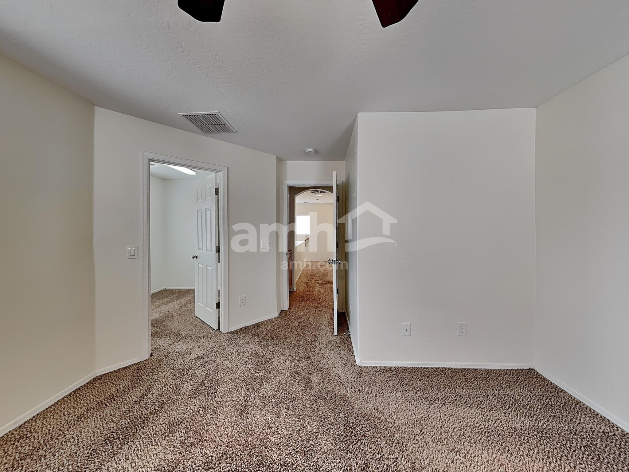 Building Photo - 4647 E Laurel Ave