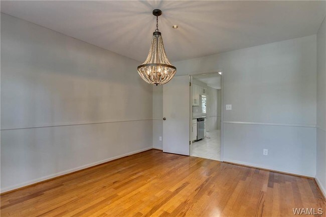 Building Photo - 401 Riverdale Dr