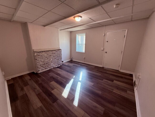 Building Photo - 4403 Davison St