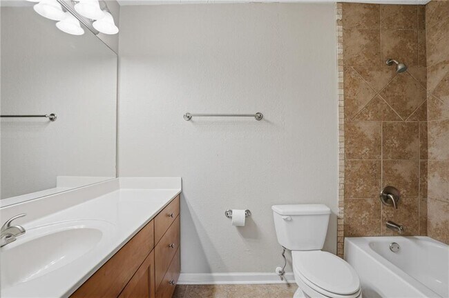 Building Photo - 215 Winding River Dr