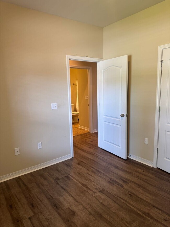 Building Photo - 156 Creve Core Dr