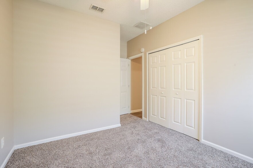 Building Photo - 3092 Litchfield Dr