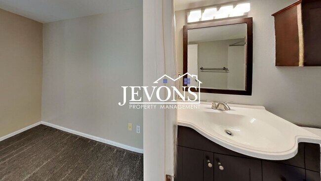 Building Photo - Stunning property in the heart of Seattle!