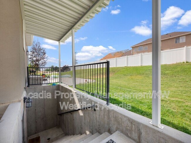 Building Photo - 25 E 2250 N