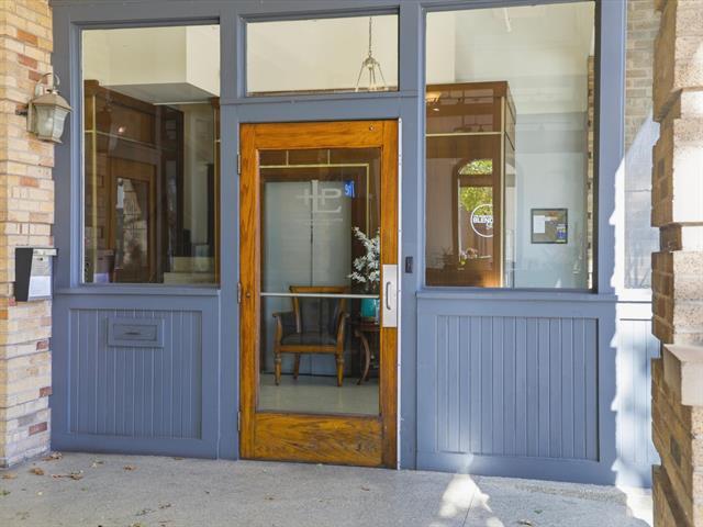 Building Photo - 910 Houston St