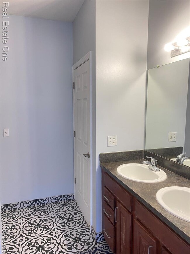 Building Photo - 39206 Silverthorne Bend