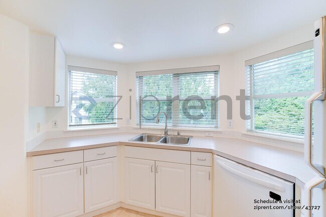 Building Photo - 11570 Stone Ave N