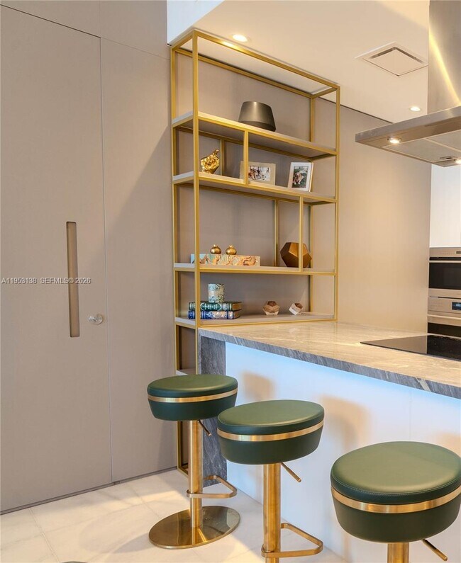 Building Photo - 700 NE 26th Terrace