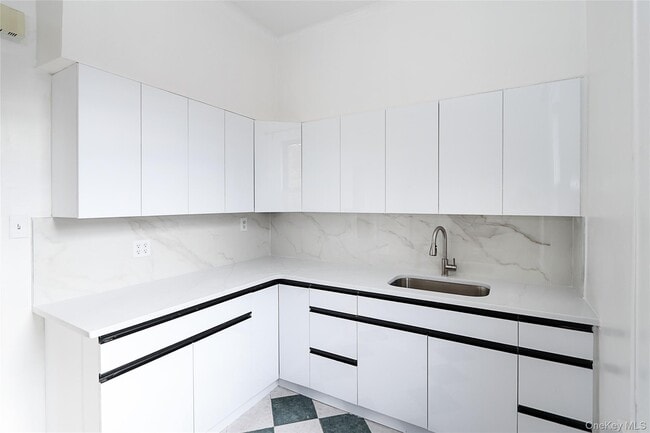 Building Photo - 115-25 Metropolitan Ave