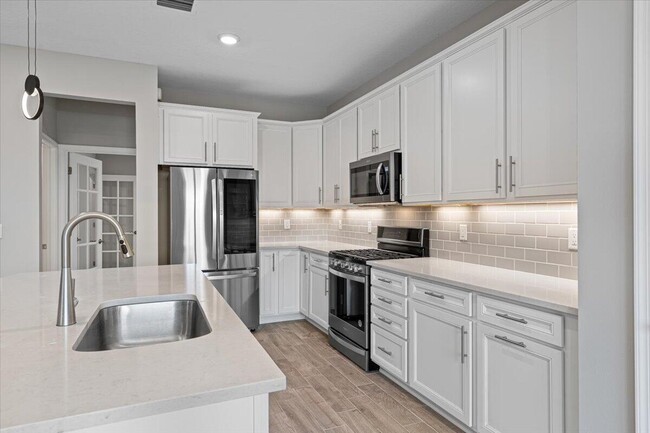 Building Photo - 10437 SW Captiva Dr