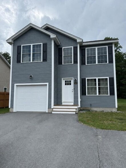 Building Photo - 494 Youville St