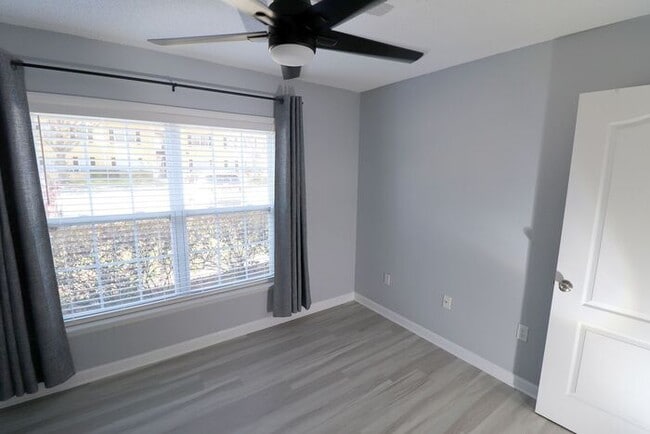 Building Photo - Newly renovated first floor condo! 2 bedrooms