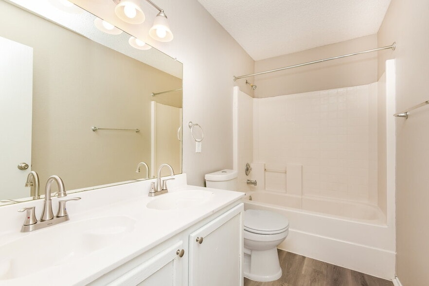 Building Photo - 4308 Meadowknoll Dr