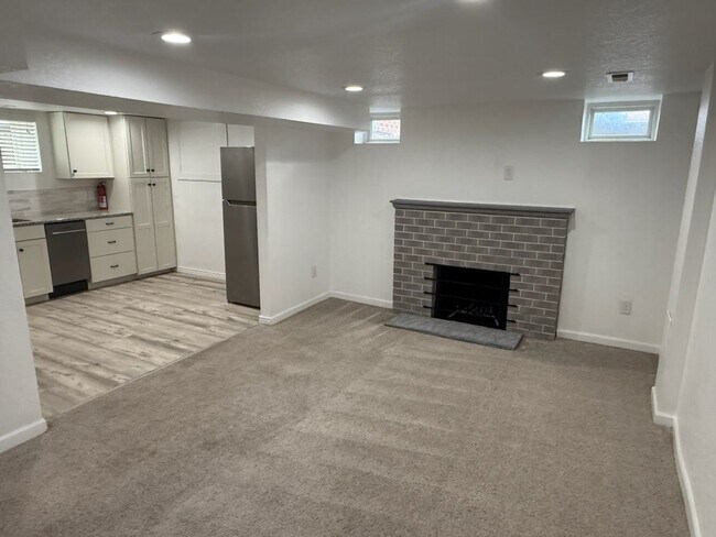 Building Photo - Wonderful updated basement apartment - Available NOW!