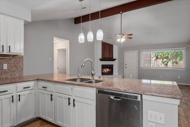 Building Photo - 20038 Crazy Horse Cir