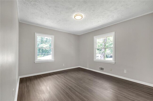 Building Photo - 1641 Rockcliff Pl SE