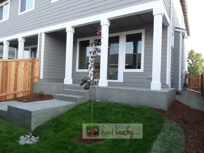 Building Photo - GORGEOUS!! Newer 3 Bedroom Home w/2-Car Ga...