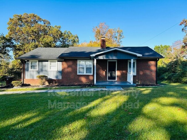 Building Photo - 5087 Meadowbrook Dr