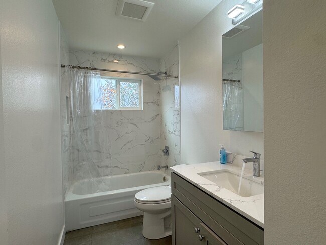 Building Photo - 900 Severus Dr