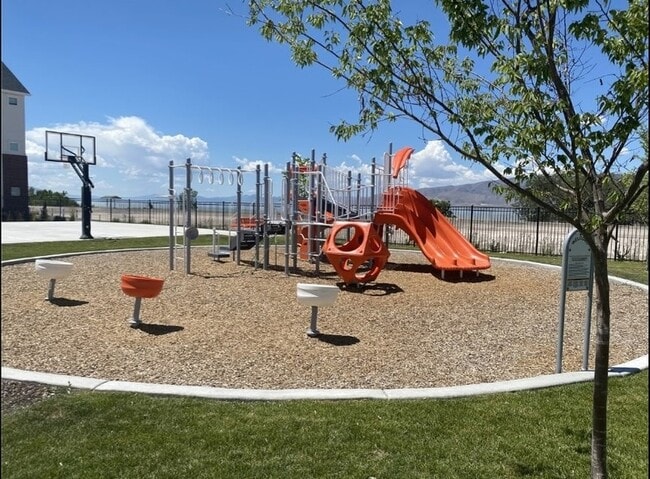 Building Photo - 791 N 380 W