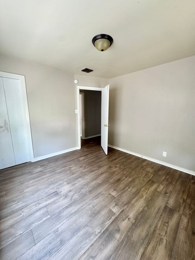 Building Photo - Coming Soon! Cozy 2-Bedroom Home w/ Fenced...
