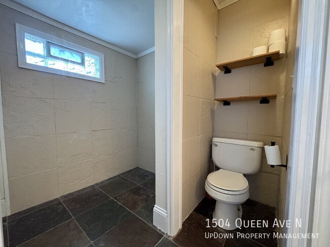 Building Photo - 1504 Queen Ave N