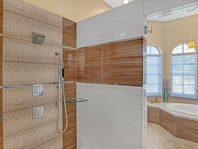 Building Photo - 2227 Ridgewood Cir