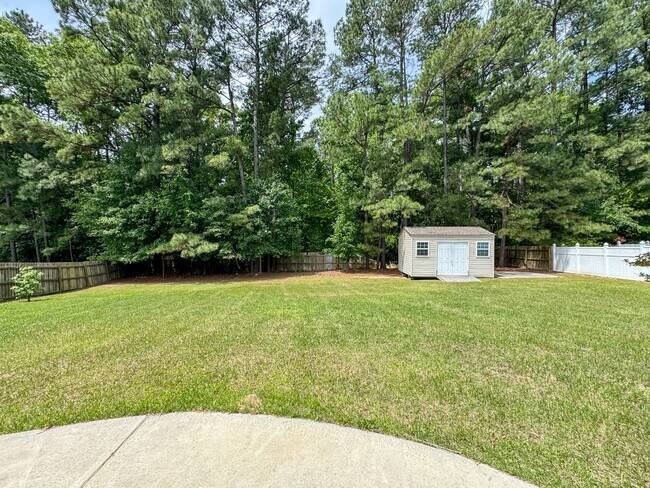 Building Photo - Gorgeous 4 Bed 2.5 Bath Home in West Gate
