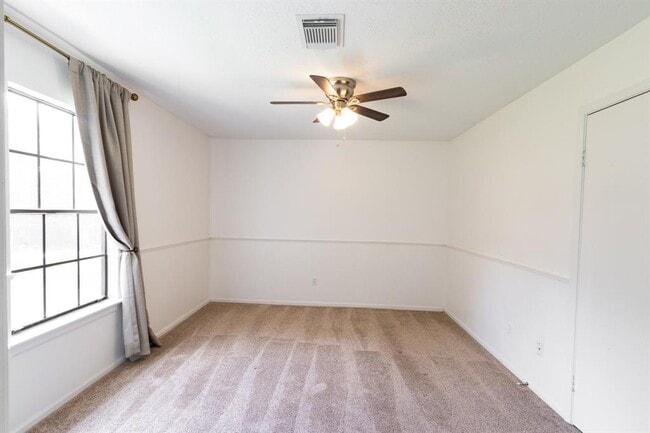 Building Photo - 17283 Saturn Ln