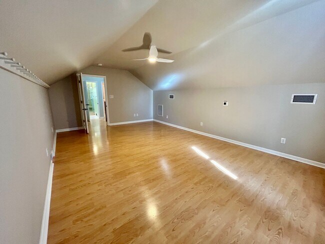 Building Photo - Amazing Home in Tahoma Terrace!