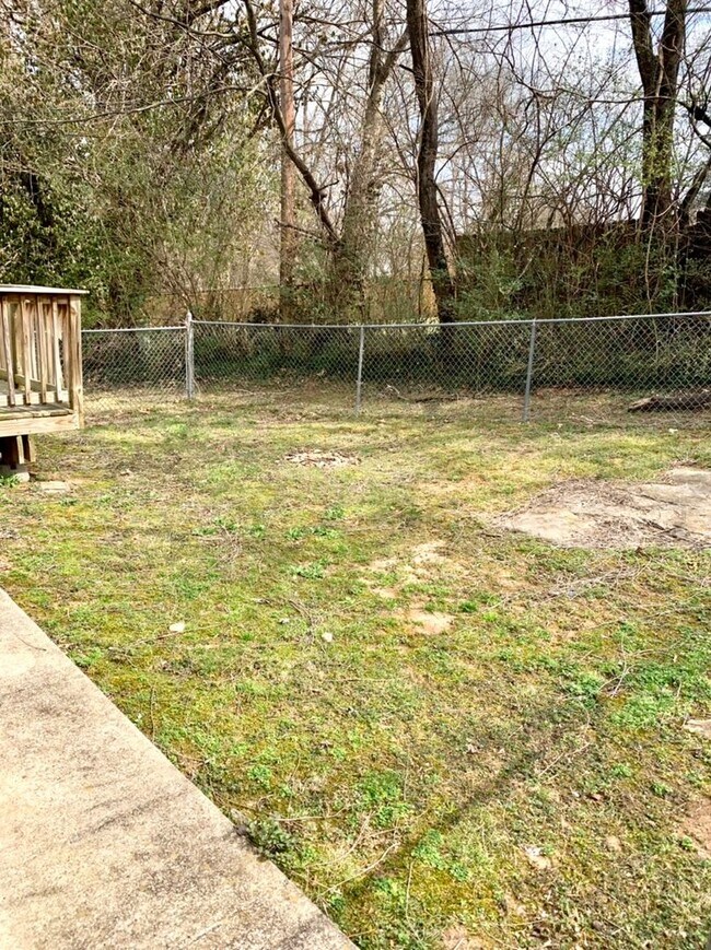 Building Photo - Cute 2 Bedroom Duplex in 37206 for $1400! ...