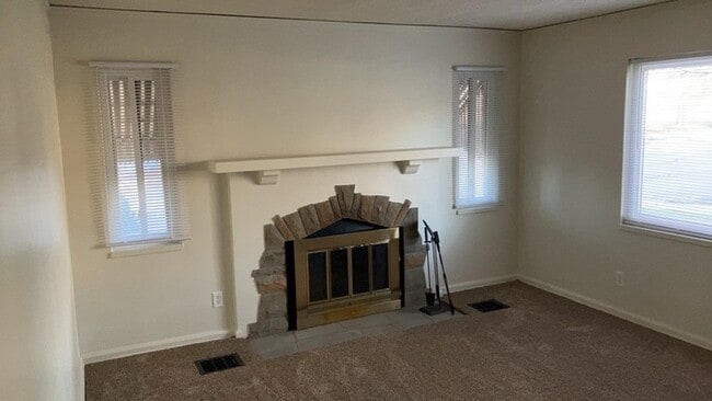 Building Photo - 1076 Sherwood Dr