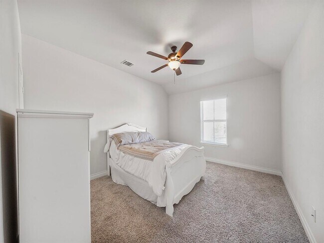 Building Photo - 3909 Lily Park Ln