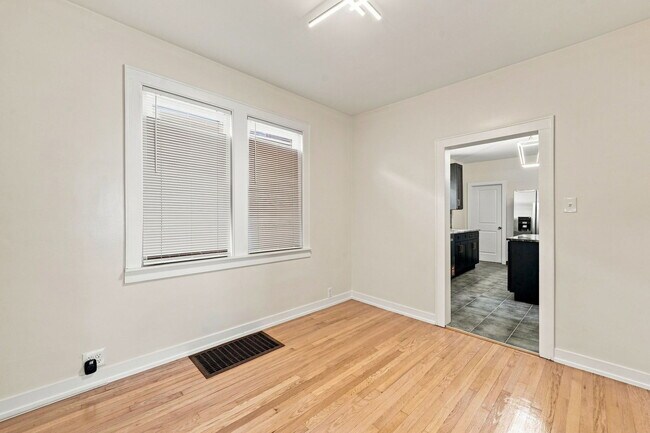 Building Photo - 310 E 138th St