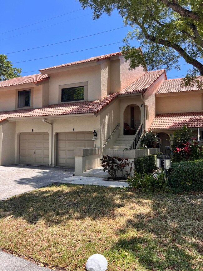 Building Photo - 5650 Coach House Cir