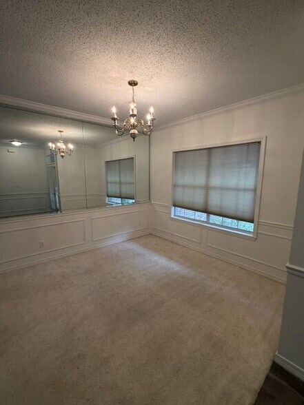 Building Photo - 883 Alawai Ave