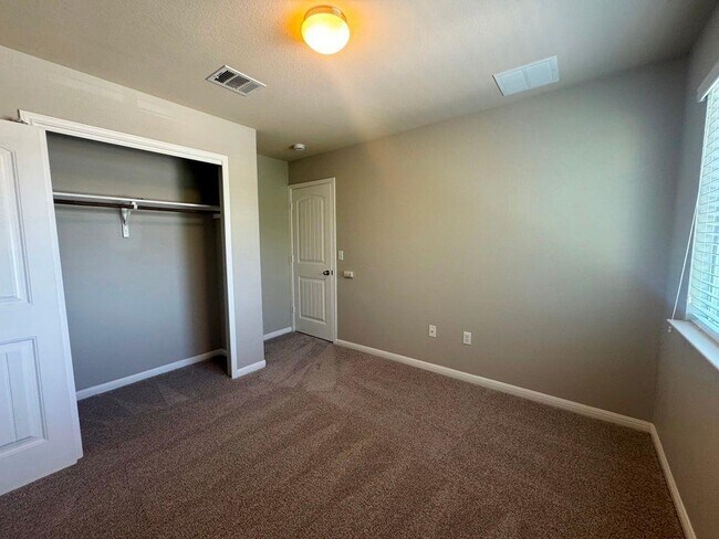Building Photo - 120 Kingfisher Ln