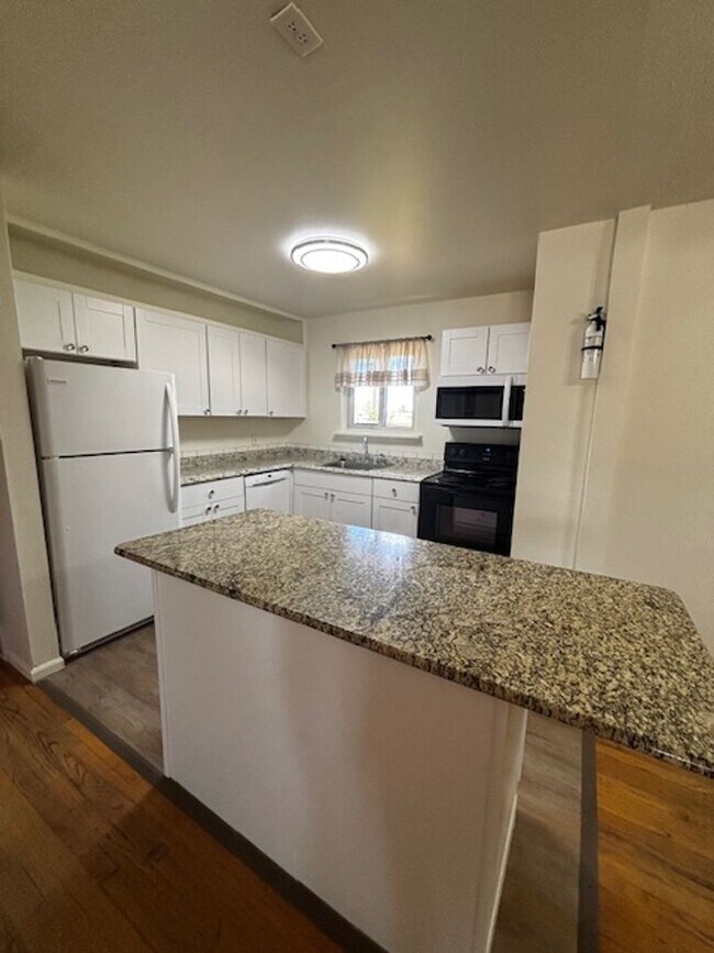 Building Photo - 4 Bedroom 2 Bath Single Family Home In South Cheyenne